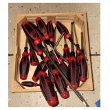 THORSEN 18PC SCREW DRIVER SET IN WOOD CRATE