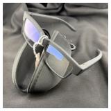 PAIR OF SMART GLASSES (NEEDS CHARGER)