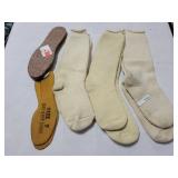 3 PAIR WOOL SOCKS (SIZE: 7 AND 9) AND 2 PAIR