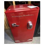 NOSTALGIA ELECTRICS RETRO SERIES COMPACT FRIDGE