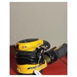 DEWALT ORBITAL SANDER W/ DUST MANAGEMENT