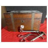 19TH CENTURY TRAVELLING APOTHECARY/MEDICINE CHEST