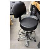 ADJUSTABLE HEIGHT ROLLING CHAIR