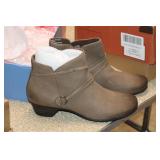 LADIES LIKE NEW ABEO BOOTS, SIZE 8