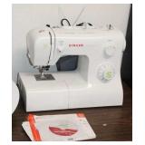 SINGER TRADITION SEWING MACHINE