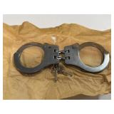 DOUBLE LOCK STAINLESS STEEL HANDCUFFS W/ 2 KEYS