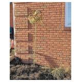 Metal garden wind spinner with leaf design