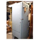 METAL LOCKING SINGLE DOOR CABINET