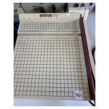 BOSTON 2612 PAPER CUTTER