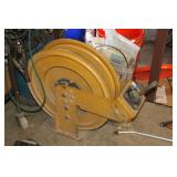 RETRACTABLE AIR HOSE ON REEL