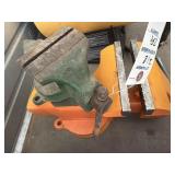 2 vises located locker 71