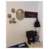 For Oak TV stands blue large vase, welcome sign