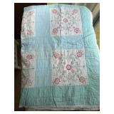 FLORAL PATTERN QUILT -