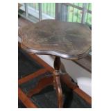 Cloverleaf side tilting side table