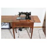 Vintage Singer Sewing Machine In cabinet