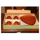 AMBER 'DAISY & BUTTON SNACK SET