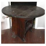 Atq Early American Pine Tilt Top Tavern Table