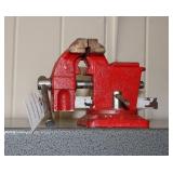 SMALL BENCH VISE