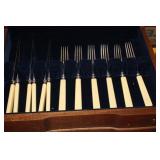 KNIFE & FORK SET IN FLATWARE BOX