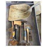 ALUMINUM SHOVEL SCOOP W/ VINTAGE HEAVY DUTY HAND