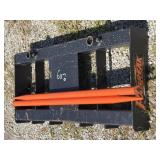 PABREAK HAY SPEAR WITH FRAME