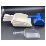 (5) PLASTIC SCOOPS
