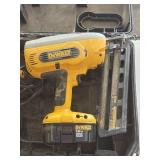 DEWALT DC618 - 18V - 16 GAUGE ANGLED FINISH