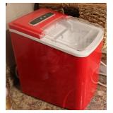 Insignia Portable 26lb Ice Maker