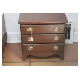 3-DRAWER CHEST