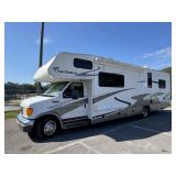 2004 FORD E-450 31