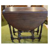WALNUT ANTIQUE GATE LEG TABLE