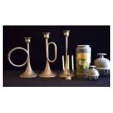 GROUPING: BRASS CANDLE STICKS, ETC.