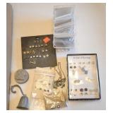GROUPING: COSTUME JEWELRY: EARRINGS