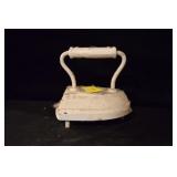 #6 FLAT IRON WITH TRIVET