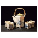 JAPANESE TEA POT AND 4 CUPS