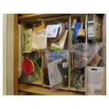 GROUPING: KITCHEN APPLIANCES, MEASUREING CUPS,