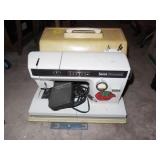 PORTABLE SEWING MACHINE AND FOLDING TOTE