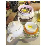 GROUPING: CERAMIC KITCHEN BOWLS, PLATES, ETC.