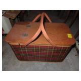 VINTAGE WOODEN PICNIC BASKET