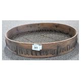 20" WOOD AND WIRE SIFTING BASKET