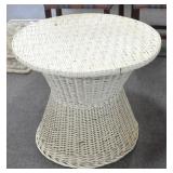 ROUND WICKER TABLE WITH COVER