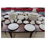190 PC. SET OF WEDGEWOOD CHINA - "PATRICIAN" PATTE