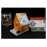 GROUPING: UT COLLECTIBLES: BIRDHOUSE, POPCORN