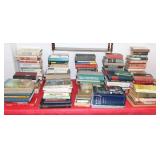 TABLE LOT: ASSORTED HARDBACK AND PAPERBACK BOOKS