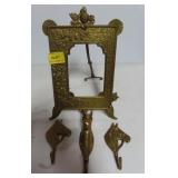 BRASS PICTURE FRAME & HORSEHEAD HOOKS