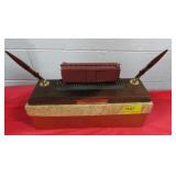 DOUBLE PENHOLDER