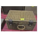 PICNIC BASKET