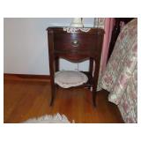 DIXIE FURNITURE - MAHOGANY ONE DRAWER NIGHT STAND