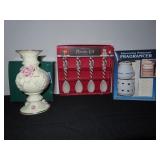 GROUPING: HOME DÉCOR; VASE, FRAGRANCER, SANTA
