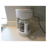 GROUPING: KITCHEN ITEMS: COFFEE MAKER, PLATES, GLA